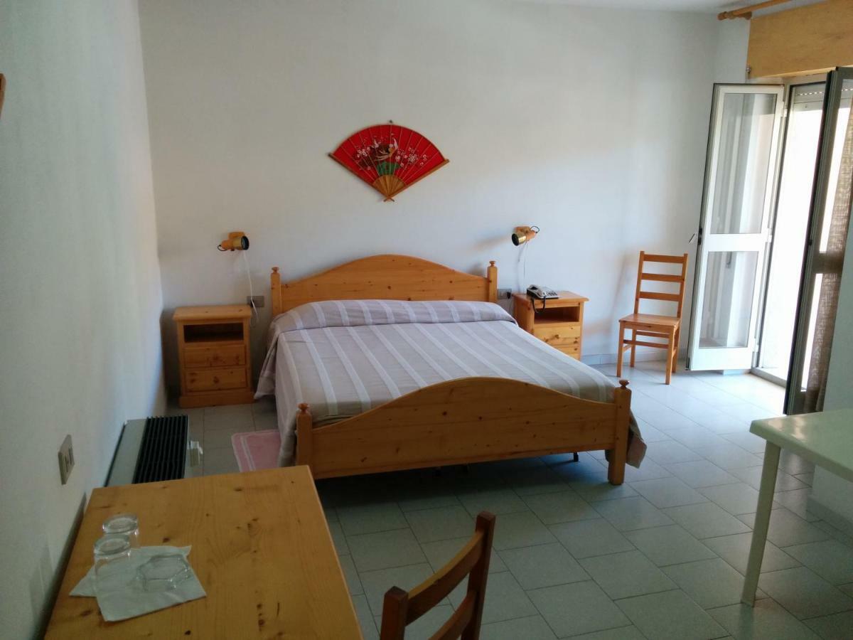 Hotel Panorama Badesi Zewnętrze zdjęcie